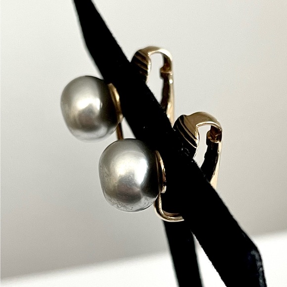 Avon Vintage Silver Gray Faux Pearl Gold-Tone Clip Earrings Minimalist Chic EUC - Picture 7 of 11